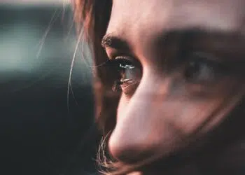 Olhos que falam: a relação entre a visão e as emoções