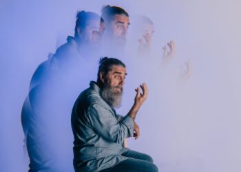 Doença de Parkinson: raízes emocionais além dos sintomas físicos