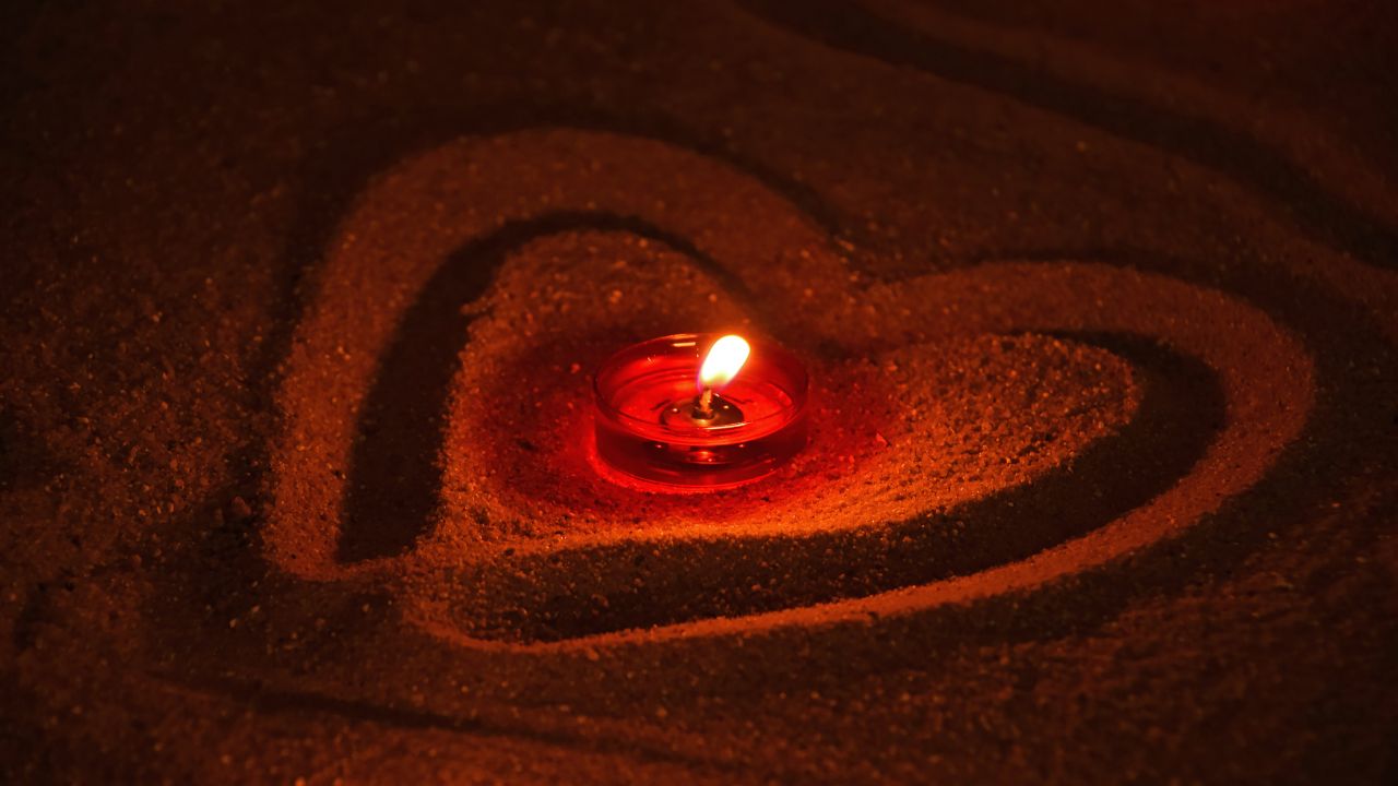 Simpatia da Vela Vermelha para atrair paixão e amor