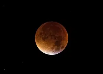Eclipse Lunar Penumbral em Escorpião em 18 de maio de 2024