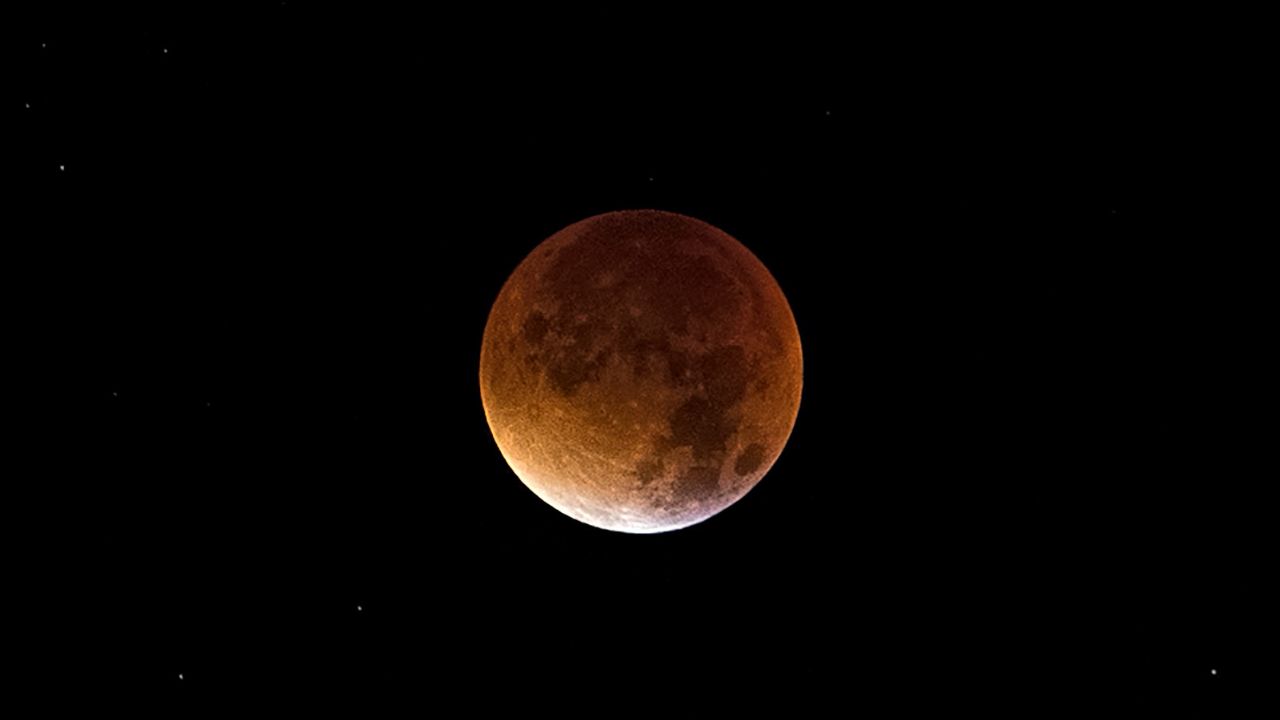 Eclipse Lunar Penumbral em Escorpião em 18 de maio de 2024