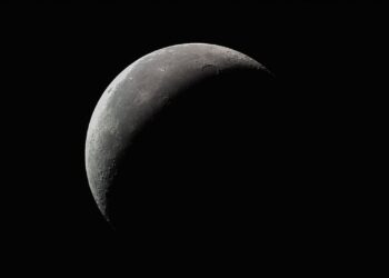 Lua Minguante em Capricórnio: transformação e busca interior