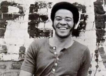 Bill Withers destaca a importância da solidariedade em Lean on Me