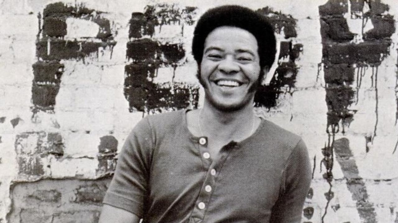 Bill Withers destaca a importância da solidariedade em Lean on Me