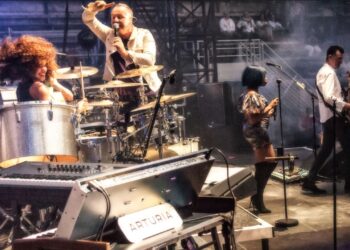 Simple Minds: Alive and Kicking, uma canção cativante