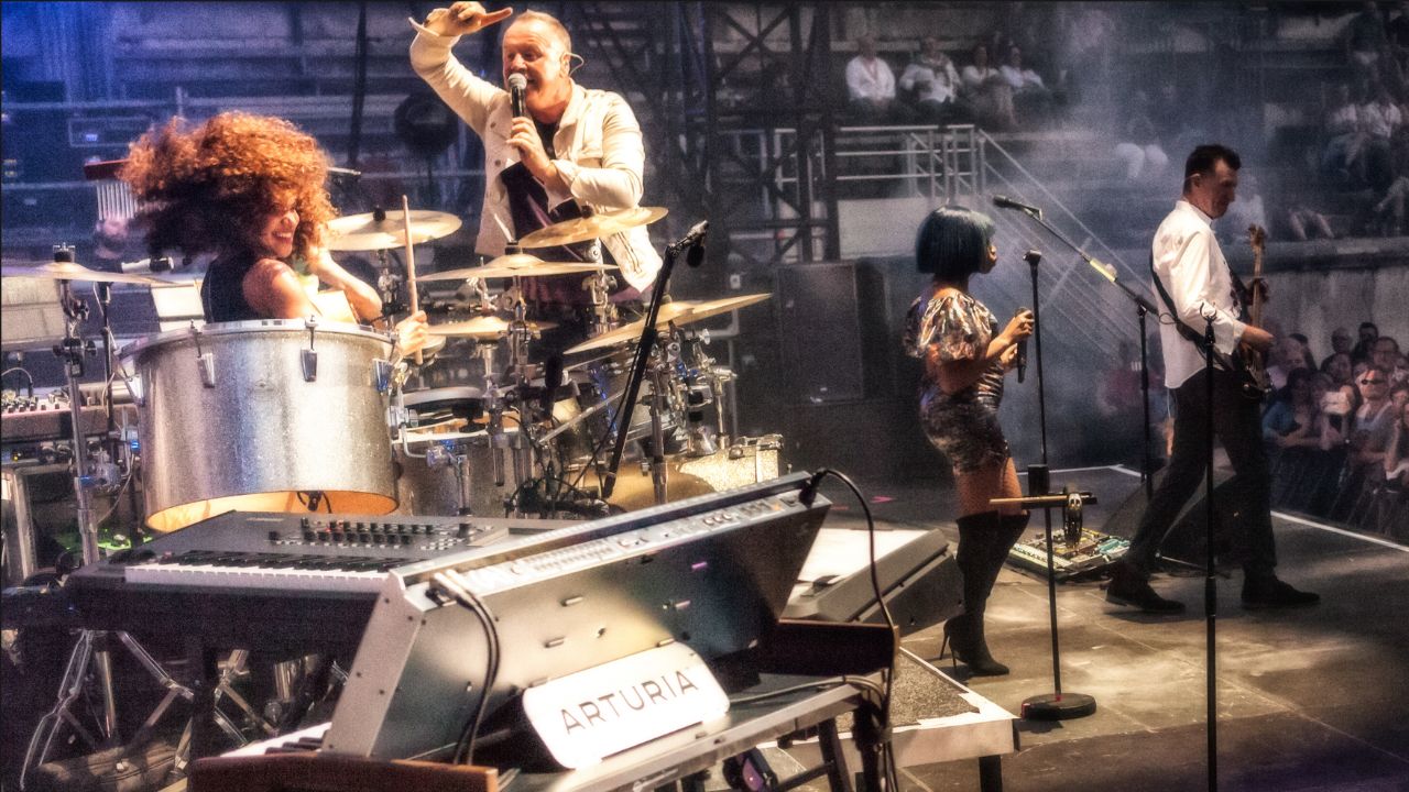 Simple Minds: Alive and Kicking, uma canção cativante