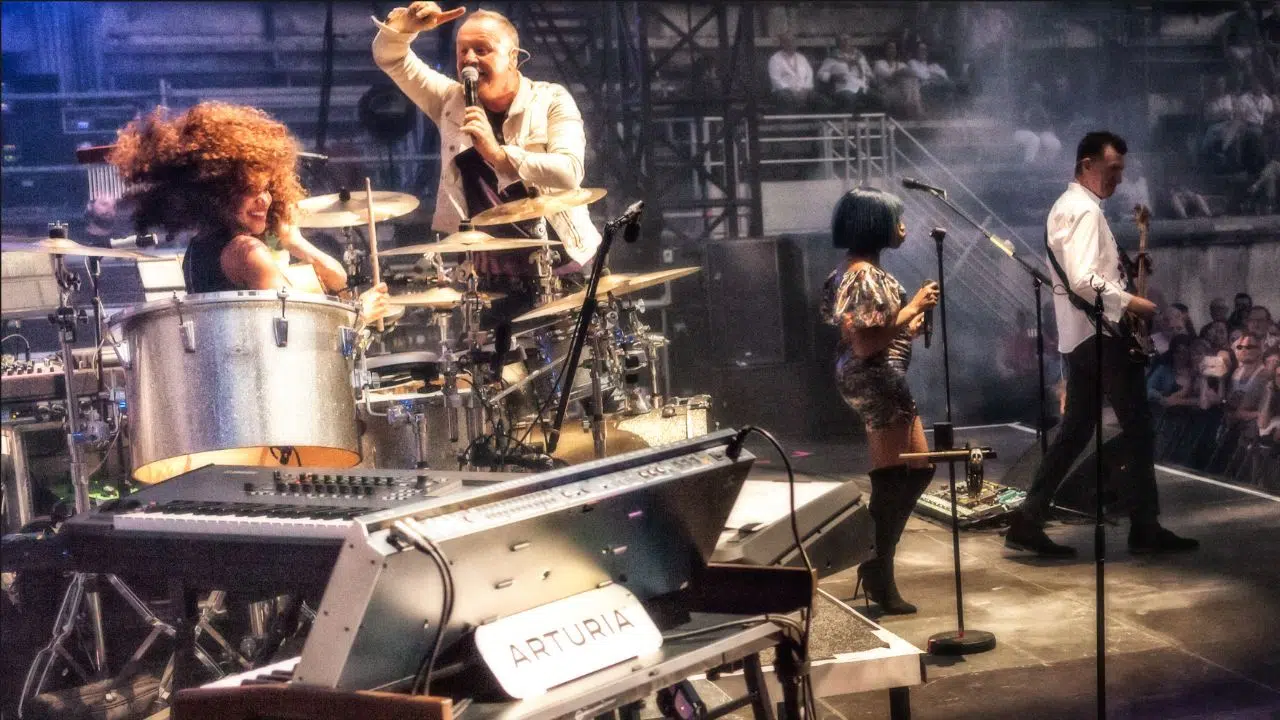 Simple Minds: Alive and Kicking, uma canção cativante