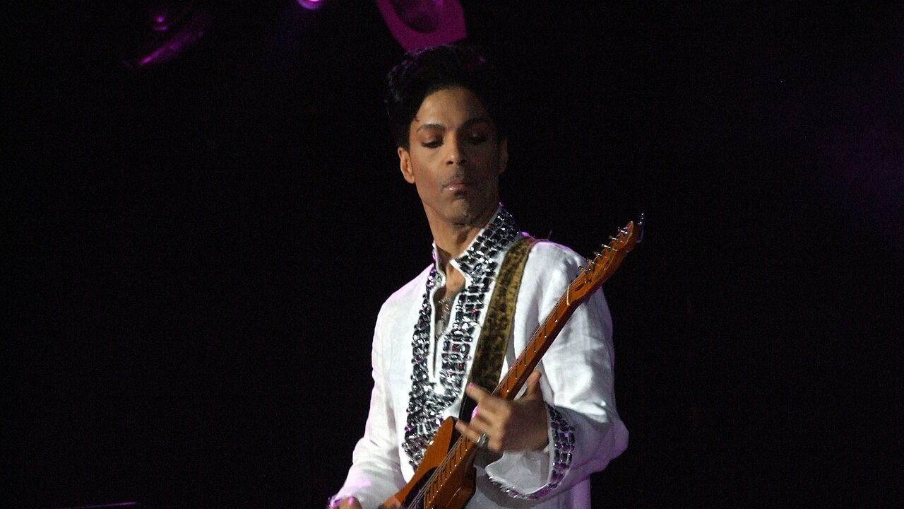 Prince: 1999 é um convite para viver intensamente