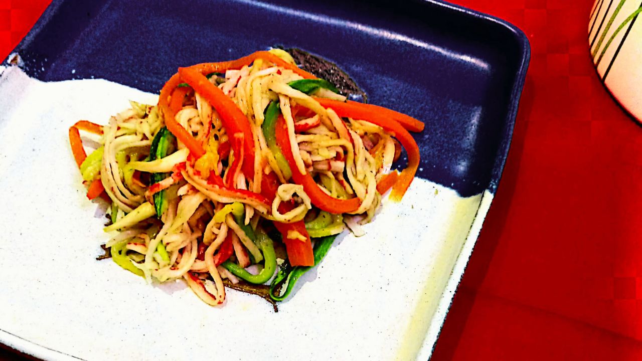 Espaguete de Kani, Abobrinha, Shimeji e Cenoura