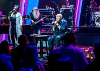 Phill Collins faz um pedido com a música Another Day in Paradise