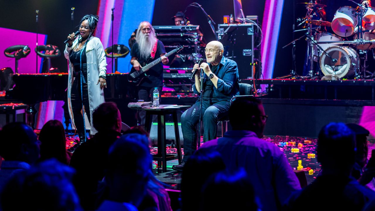 Phill Collins faz um pedido com a música Another Day in Paradise