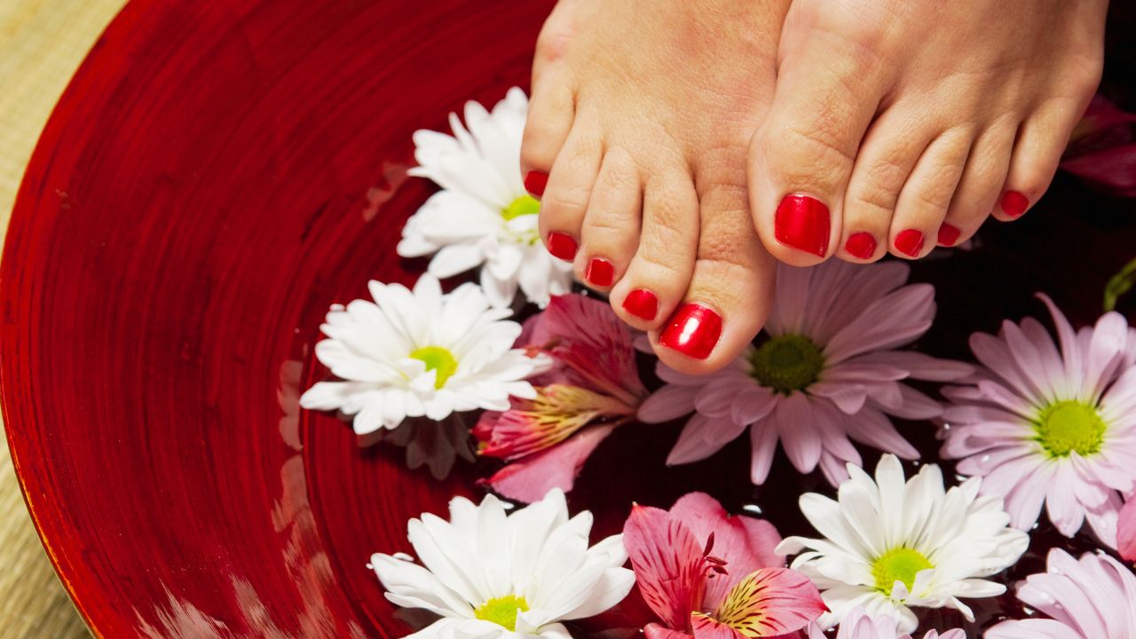 Simpatia do pé para afastar inveja e energias negativas