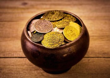 Simpatia de guardar moedas no pote de barro para prosperidade