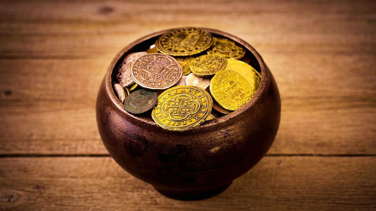 Simpatia de guardar moedas no pote de barro para prosperidade