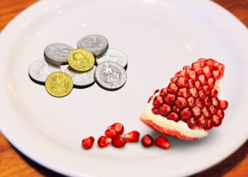 Simpatia das moedas e da romã para conquistar abundância