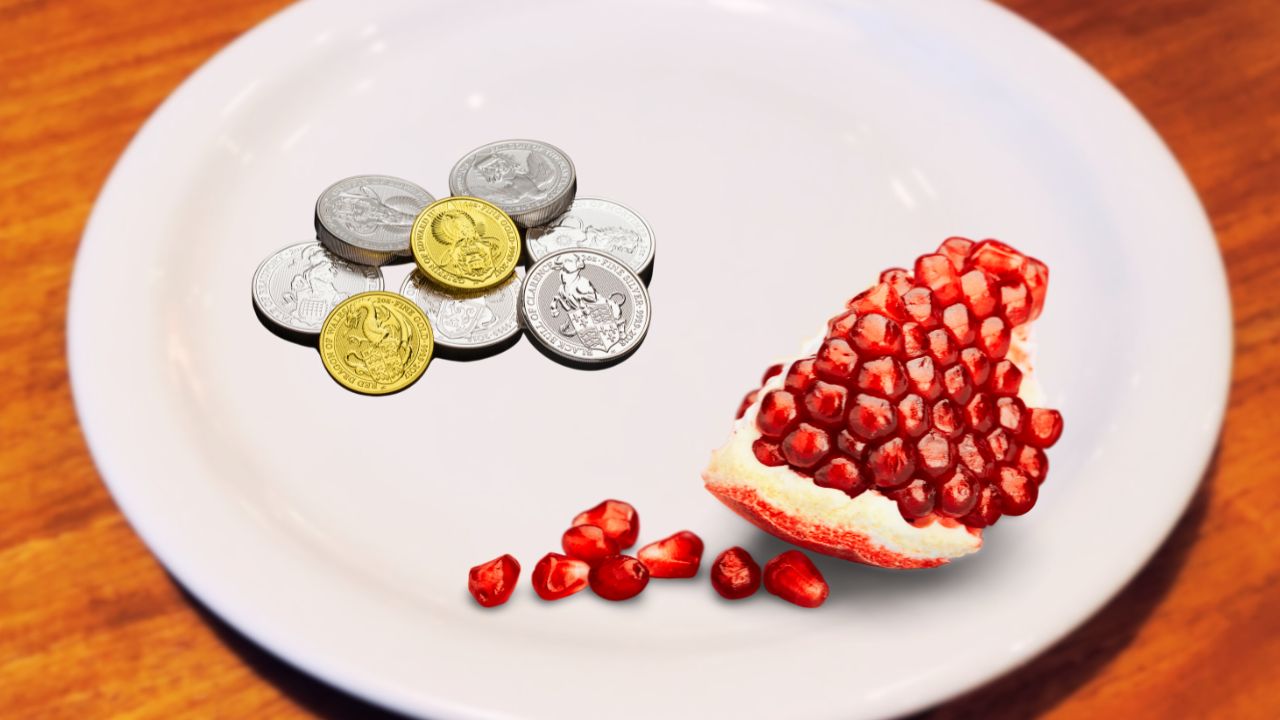 Simpatia das moedas e da romã para conquistar abundância