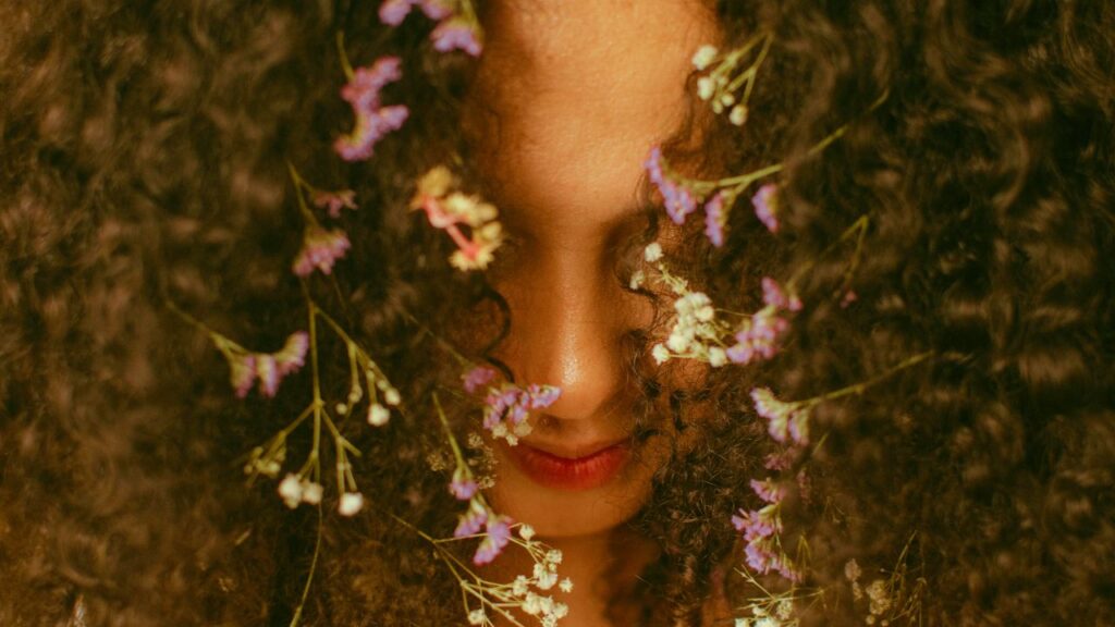 Cabelos: cuidar deles conecta emoções, saúde e espiritualidade