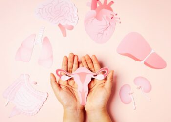 Ciclos menstruais curtos ou longos refletem padrões emocionais. Saiba como reconectar-se à sua criança interior e equilibrar seu ciclo.