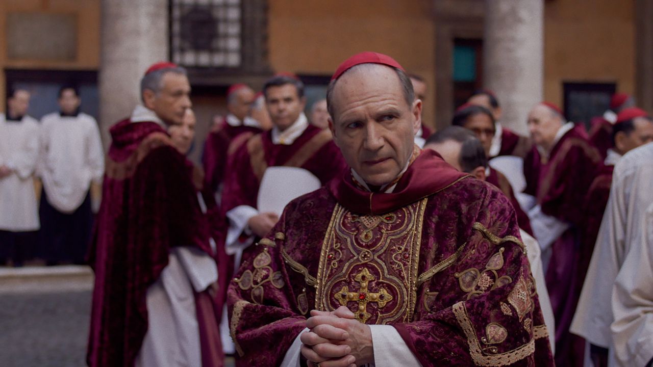 Conclave: filme vencedor do Globo de Ouro revela segredos do Vaticano