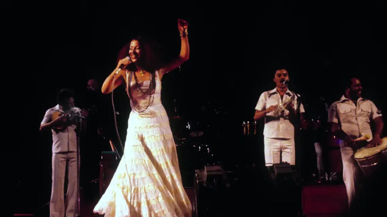 Juízo Final: música de Clara Nunes mostara a força do samba em tempos de superação