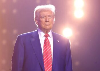 Tarot revela o futuro explosivo do novo mandato de Trump em 2025