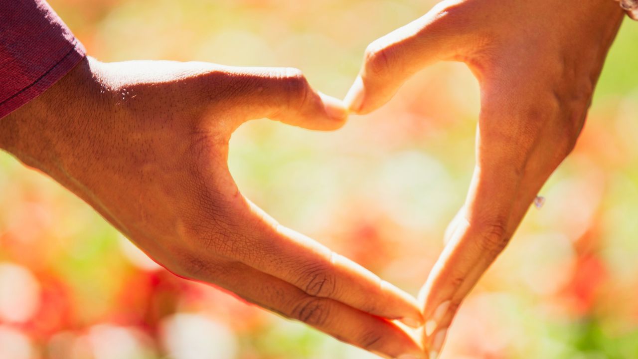 Amor e relações: fortaleça laços familiares, amorosos e de amizade para 2025