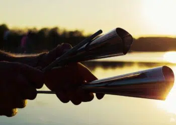 Agogô: a batida ancestral que ecoa na cultura brasileira