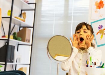 Hipotonia na infância: saiba como fortalecer a língua e melhorar a fala da criança