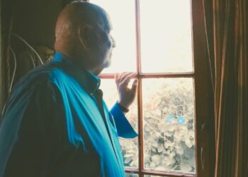 Cansado de me sentir tolo: uma crônica que é quase um desabafo sobre política e esperança