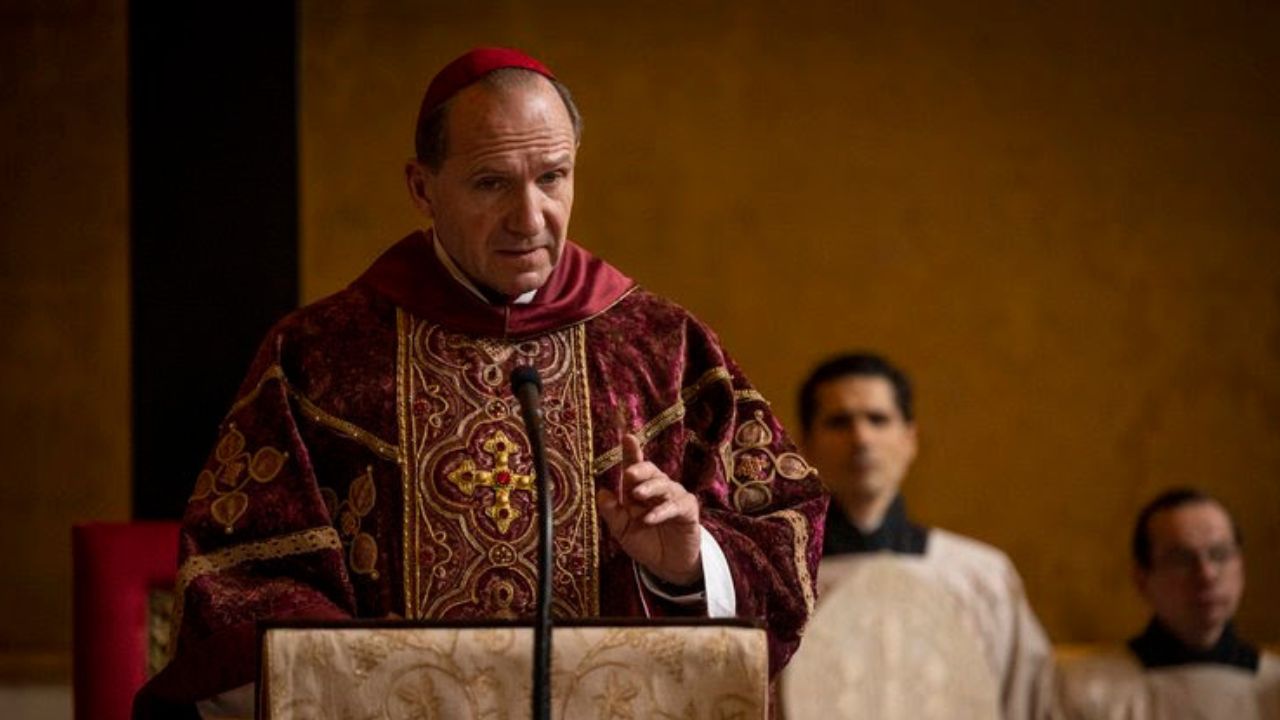 Filme Conclave volta aos cinemas após morte do Papa Francisco