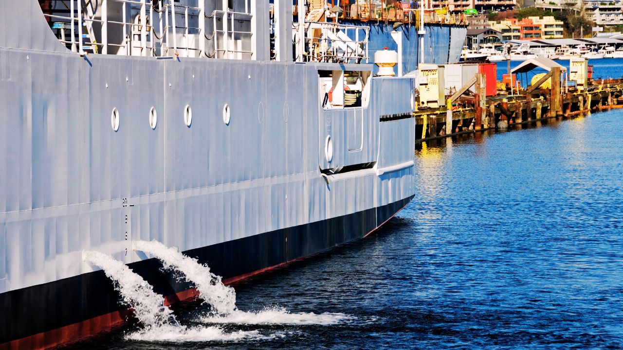 Água de lastro: o risco invisível que ameaça os oceanos e a saúde pública