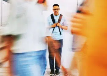 Não-lugares: uma multidão de desconhecidos