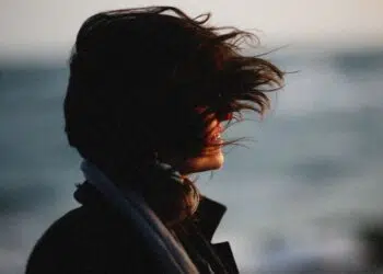 Na imensidão de um tempo sem fim: uma poesia sobre saudade, esperança e reencontro