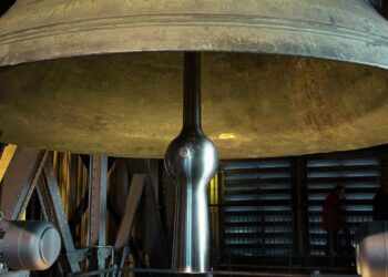 O som oculto do grande sino de São Pedro emociona peregrinos no Jubileu