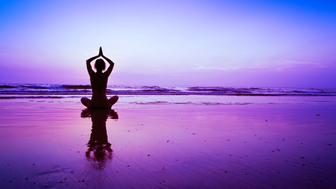 Quantos āsanas existem no yoga Mitos, textos antigos e a prática moderna explicam
