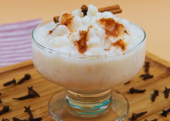 Canjica cremosa com amendoim e coco