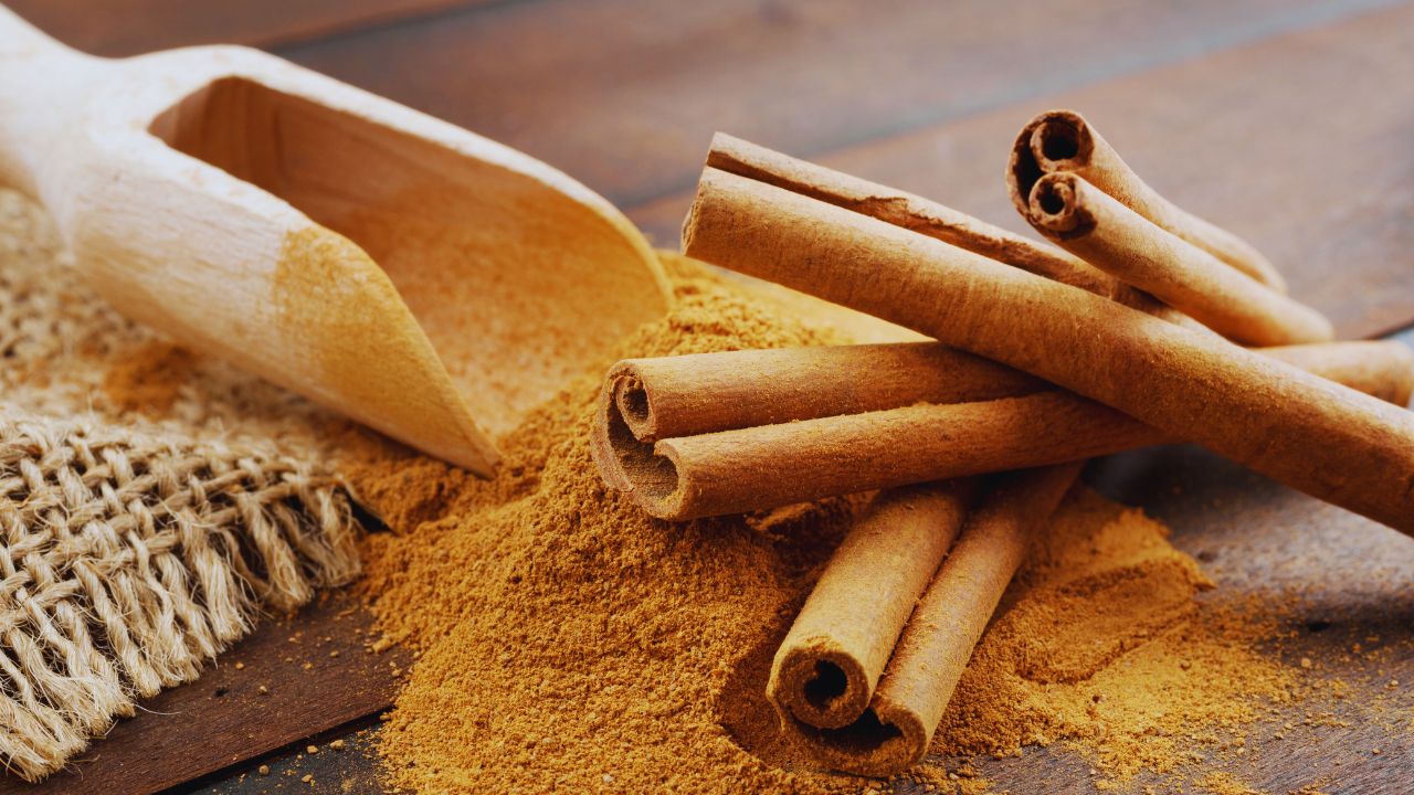 Canela: benefícios, usos medicinais e como utilizar no dia a dia