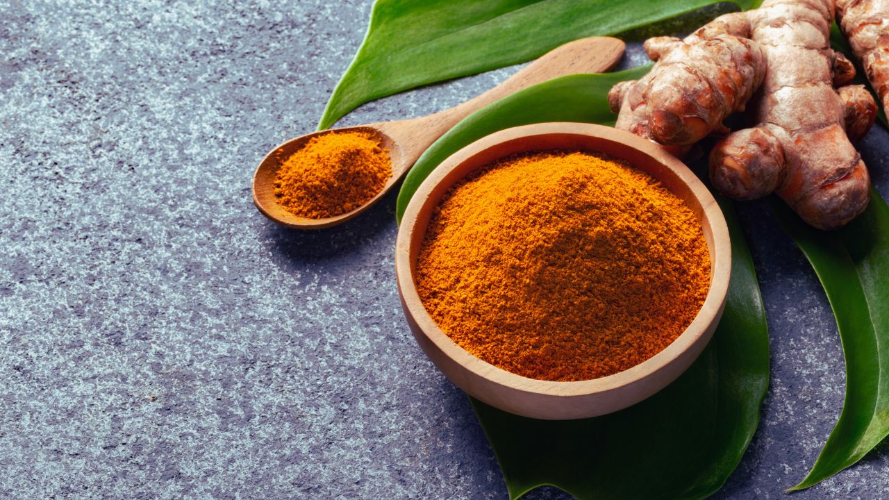Cúrcuma: benefícios, usos medicinais e como utilizar no dia a dia
