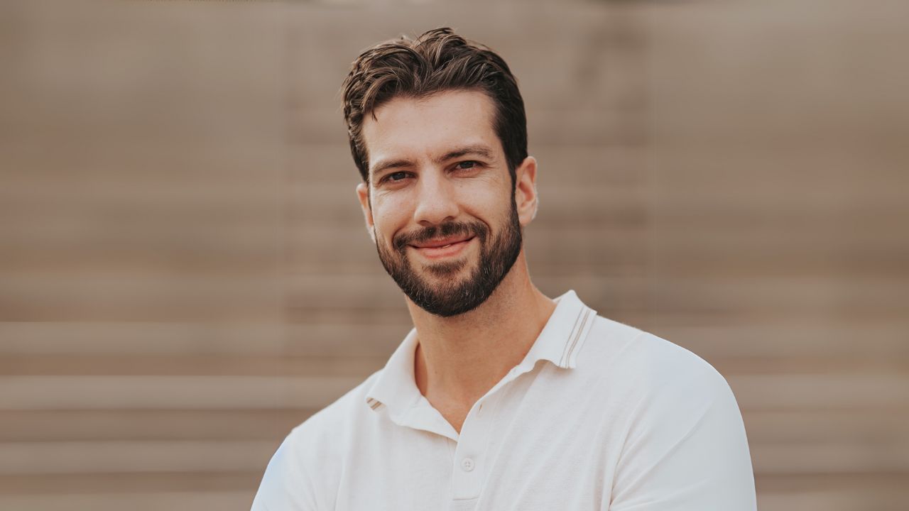 Havana Táxi: livro de Ståle Wig mostra as transformações de Cuba vistas do banco da frente