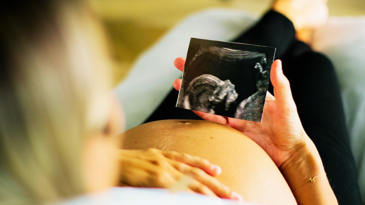 Simpatia para engravidar na lua crescente com romã e Nossa Senhora de Fátima