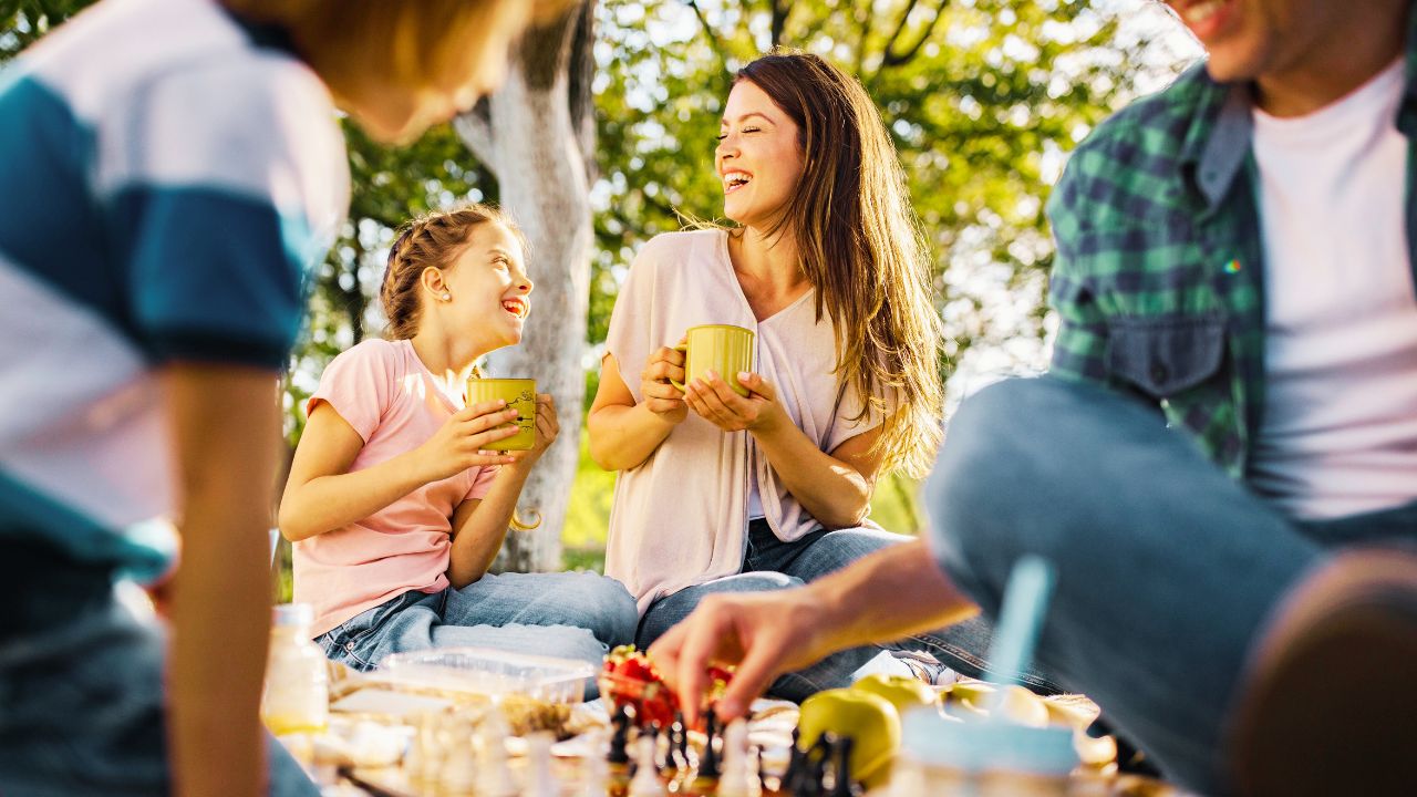 Como o ambiente familiar impacta o desenvolvimento da fala e linguagem infantil