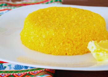 Cuscuz nordestino com queijo coalho