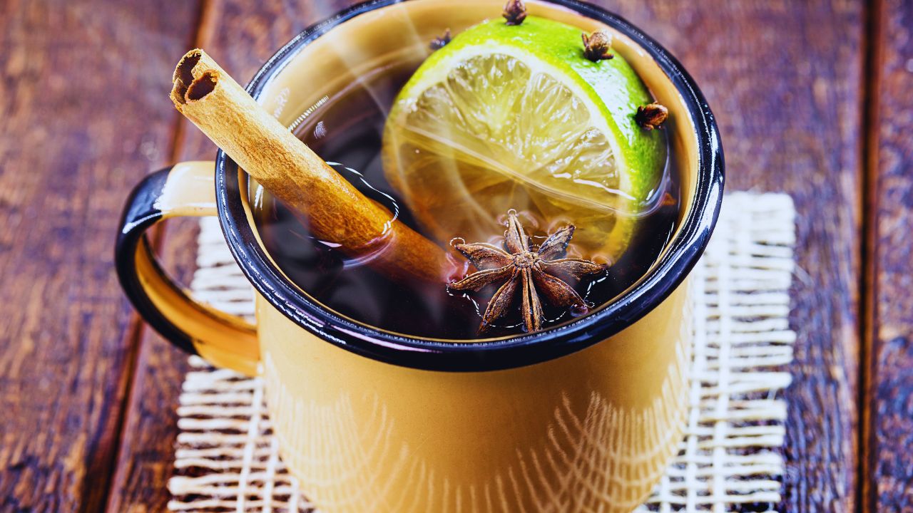 Quentão de gengibre e especiarias