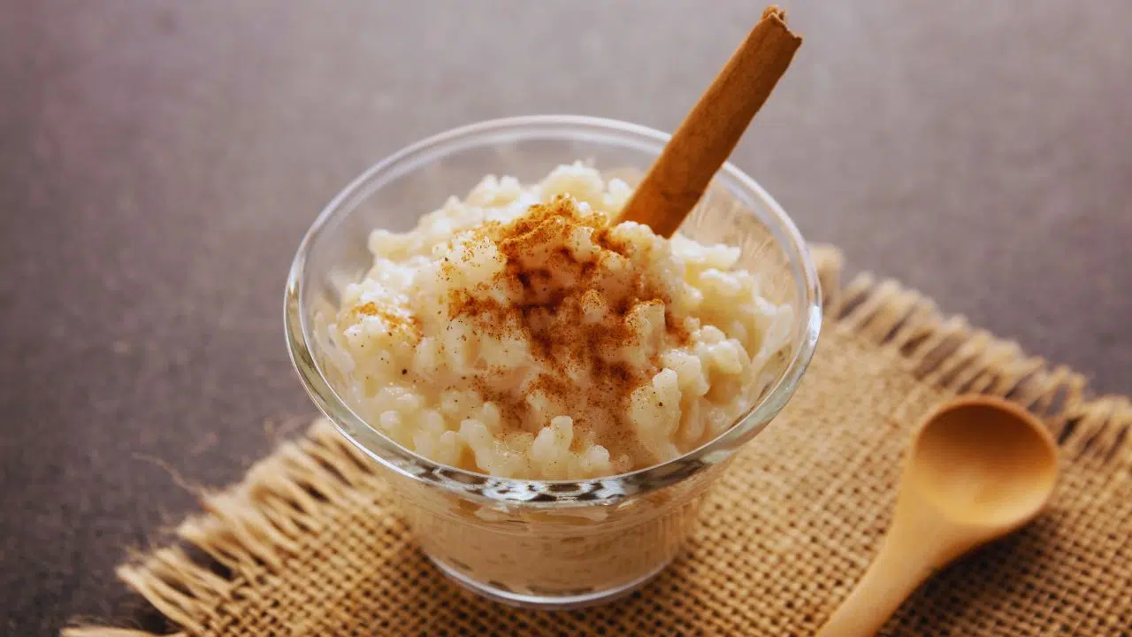 Arroz-doce cremoso com canela