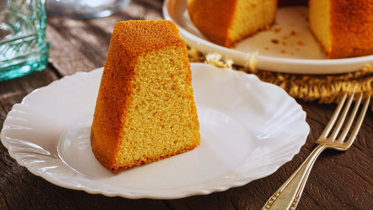Bolo de fubá com erva-doce