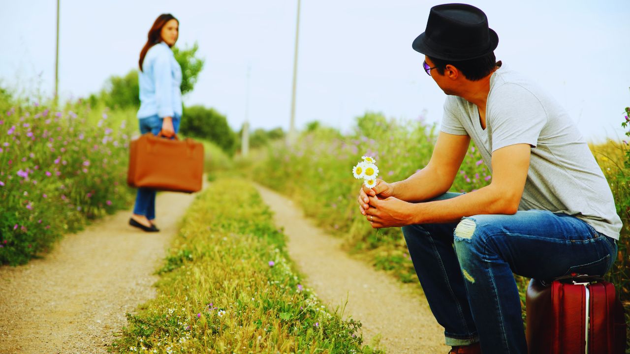 Benditas noites mal dormidas: uma crônica poética sobre adeus, silêncio e saudade