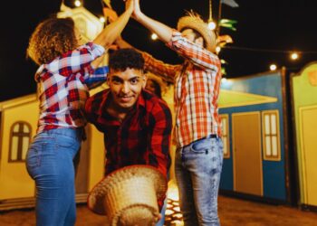 O significado espiritual da dança da quadrilha nas festas juninas