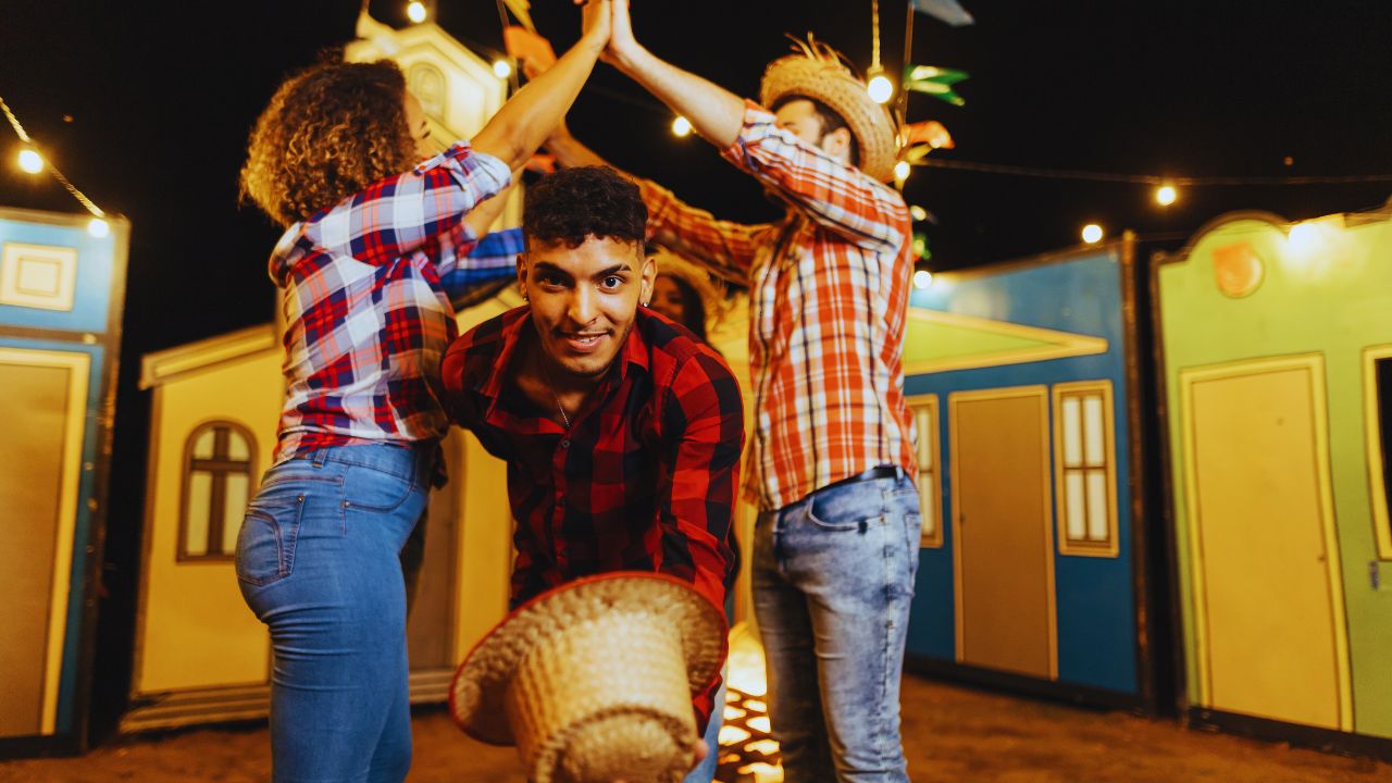 O significado espiritual da dança da quadrilha nas festas juninas