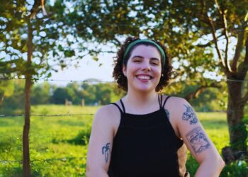 Feras em Campo: livro de Luisa Landre mistura futebol, lobisomens e romance sáfico