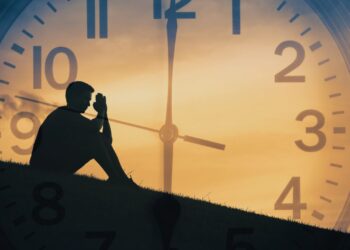 O tempo passa: uma poesia sobre envelhecer e as escolhas da vida